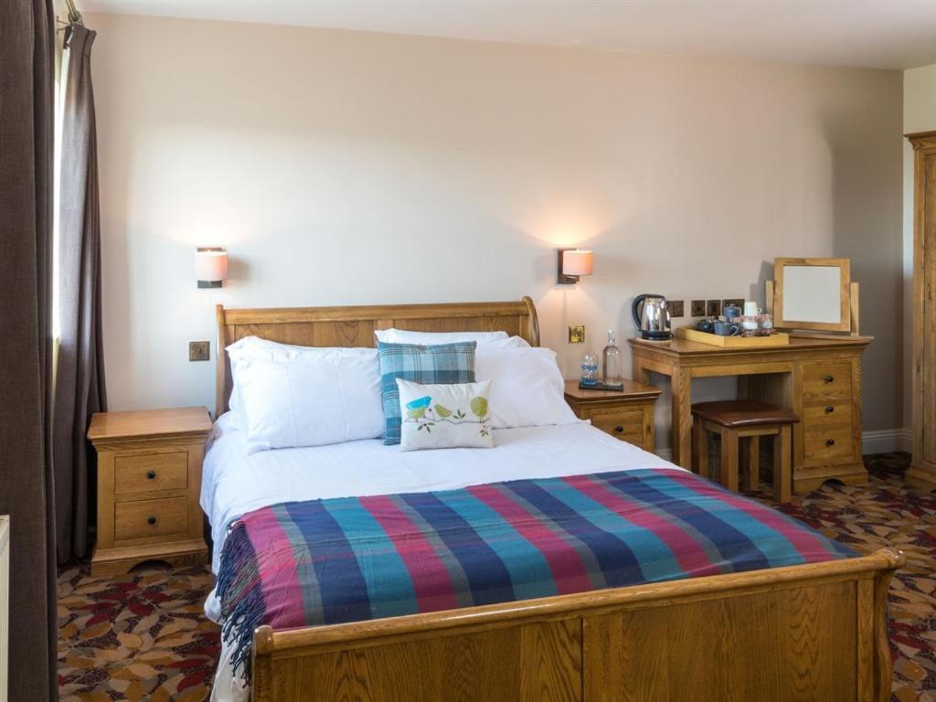 Three Horseshoes Inn Powerstock 객실 사진